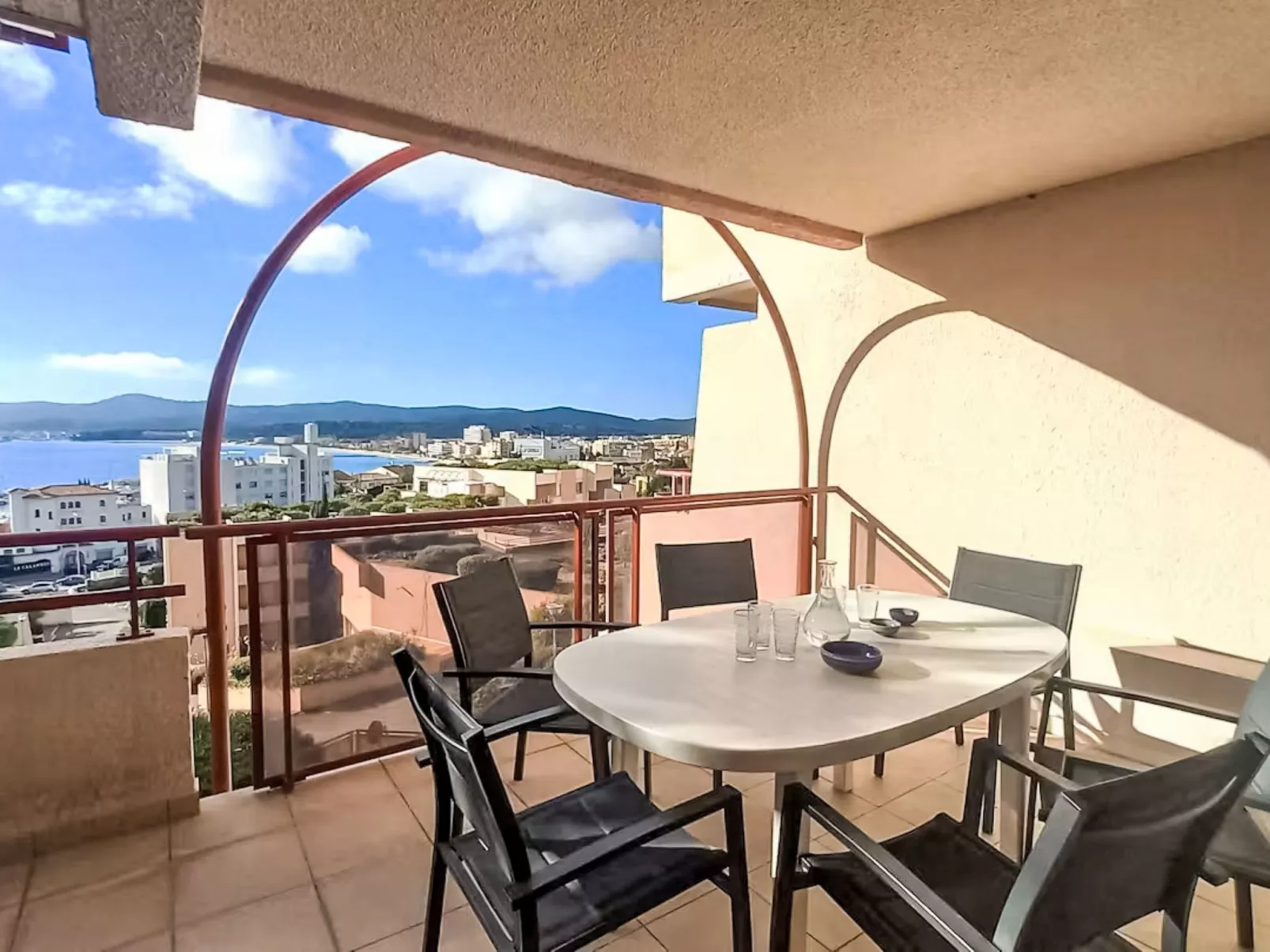 Les Mandariniers - Draußen