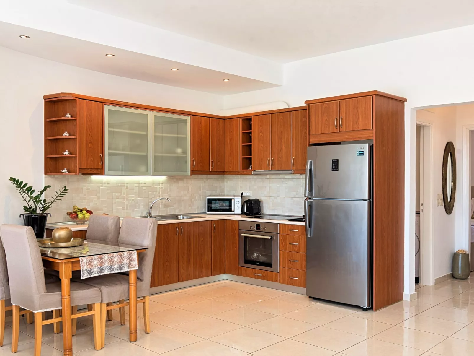 "Olive Green" mit Blick auf das Wasser - Inside