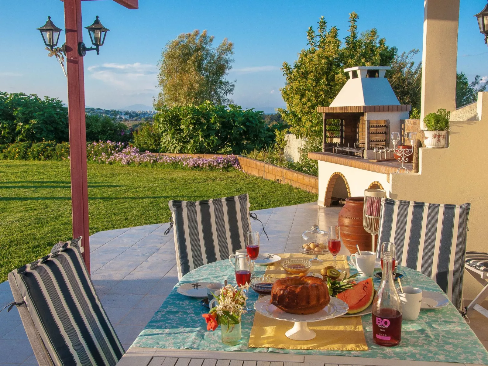 Luxuriöse, geräumige, private Villa mit sechs Schlafzimmern - Outside