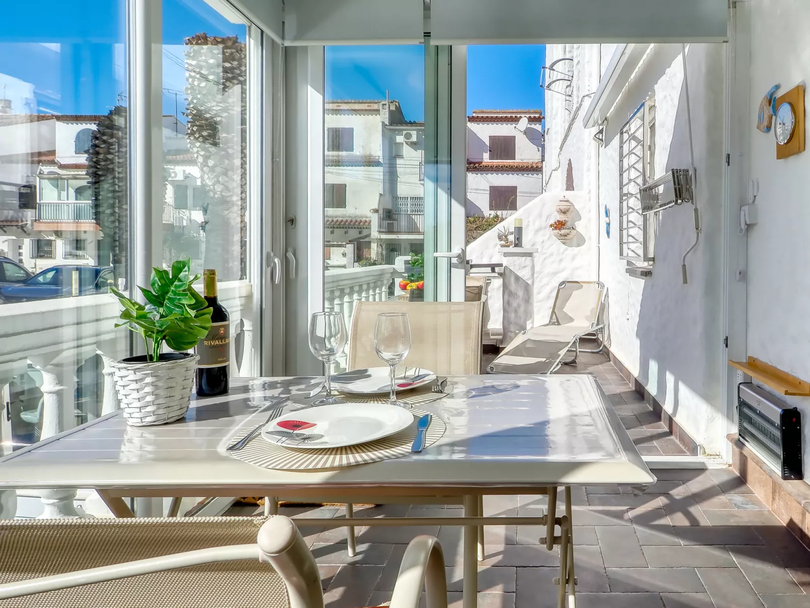 Port Empuries 31-33 - Drinnen