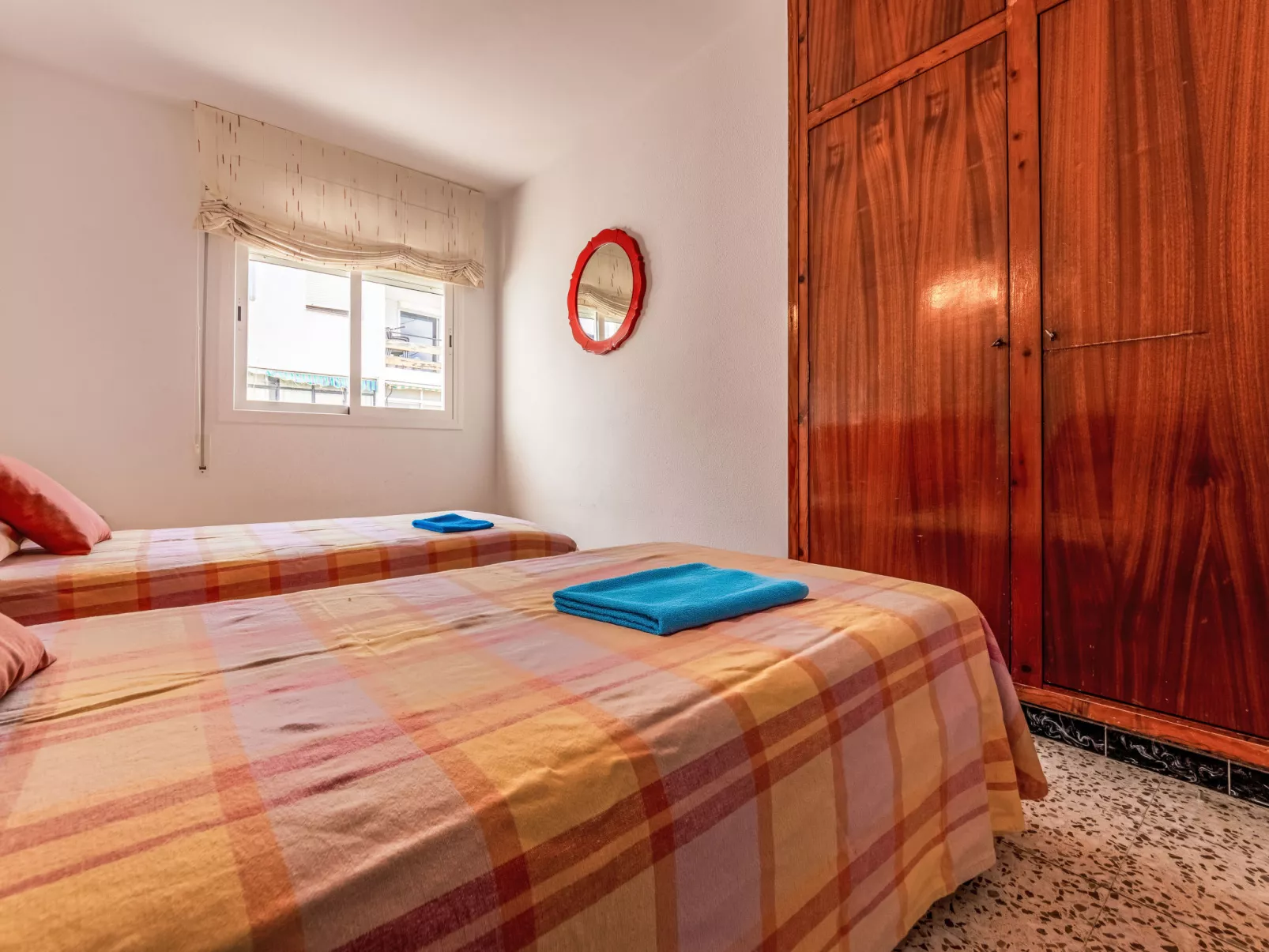 Tomas de Victoria - Dedans