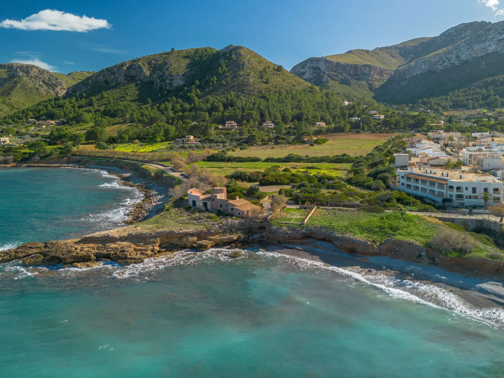 Vista Mar i Muntanya - Outside