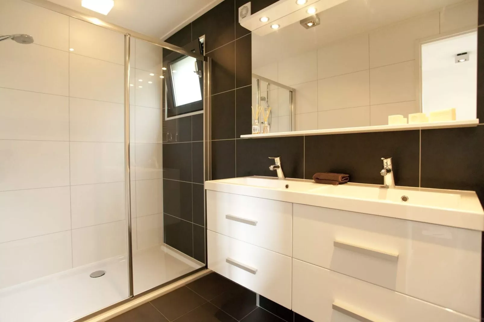 Resort Bad Hulckesteijn 8-Bathroom