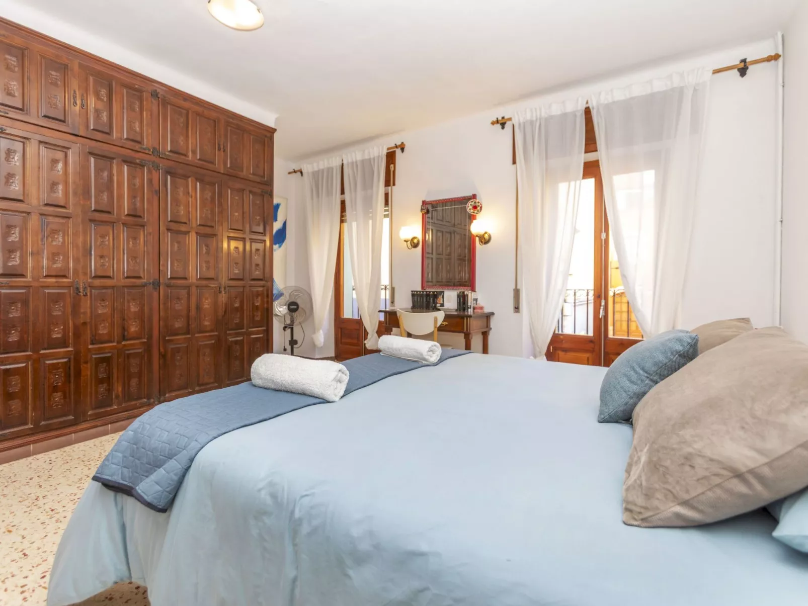 Urban Plaza Palafrugell - Drinnen