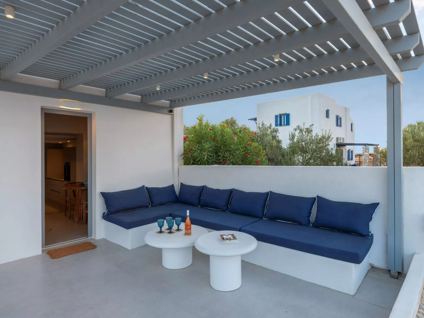 Sunset Gypsy stilvolles modernes Dorfhaus mit Whirlpool - Draußen