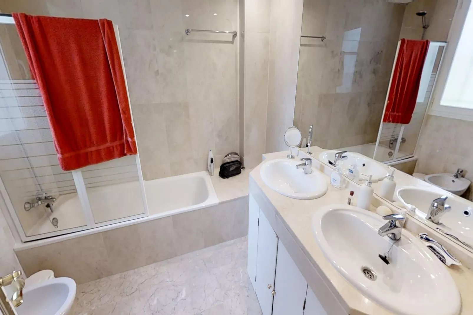 Beachside Family Apartment with Direct Pool Access - Bathroom