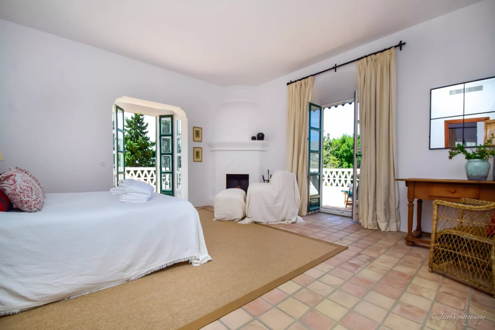 A Real Oasis in  Colonial style - Bedroom