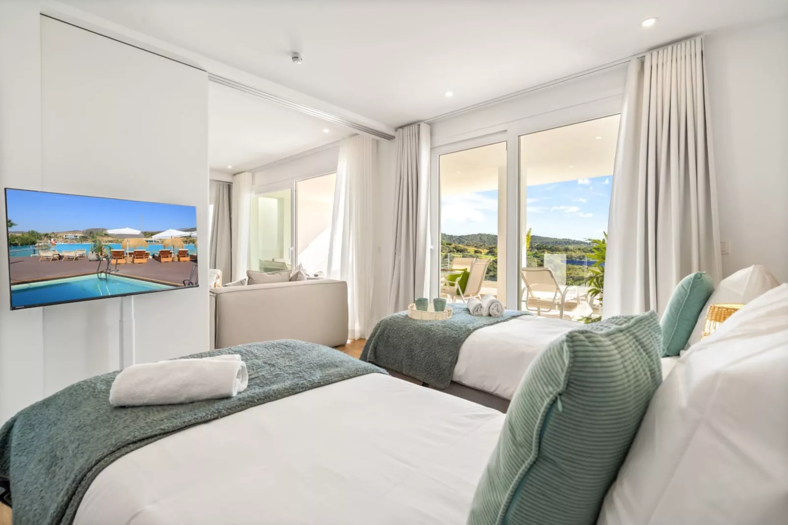 Stylish 2-bed Apartment ALCAZABA LAGOON (2011) - Chambre