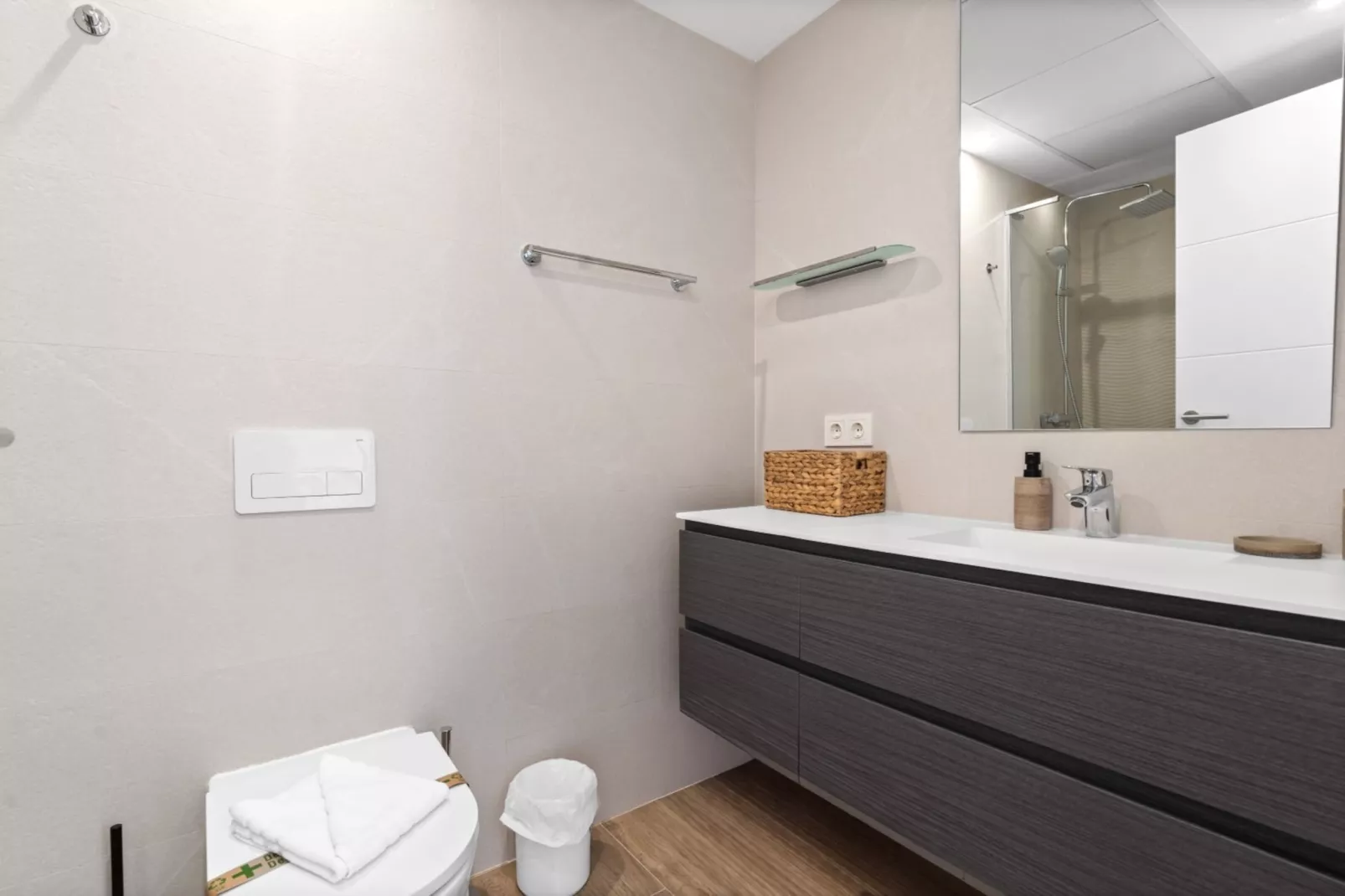 AL4-2025 ESTEPONA - APARTMENT - ALCAZABA LAGOON - Salle de bain