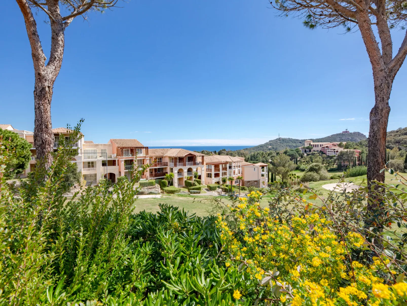 L'Esquinade (G3 033) - Outside