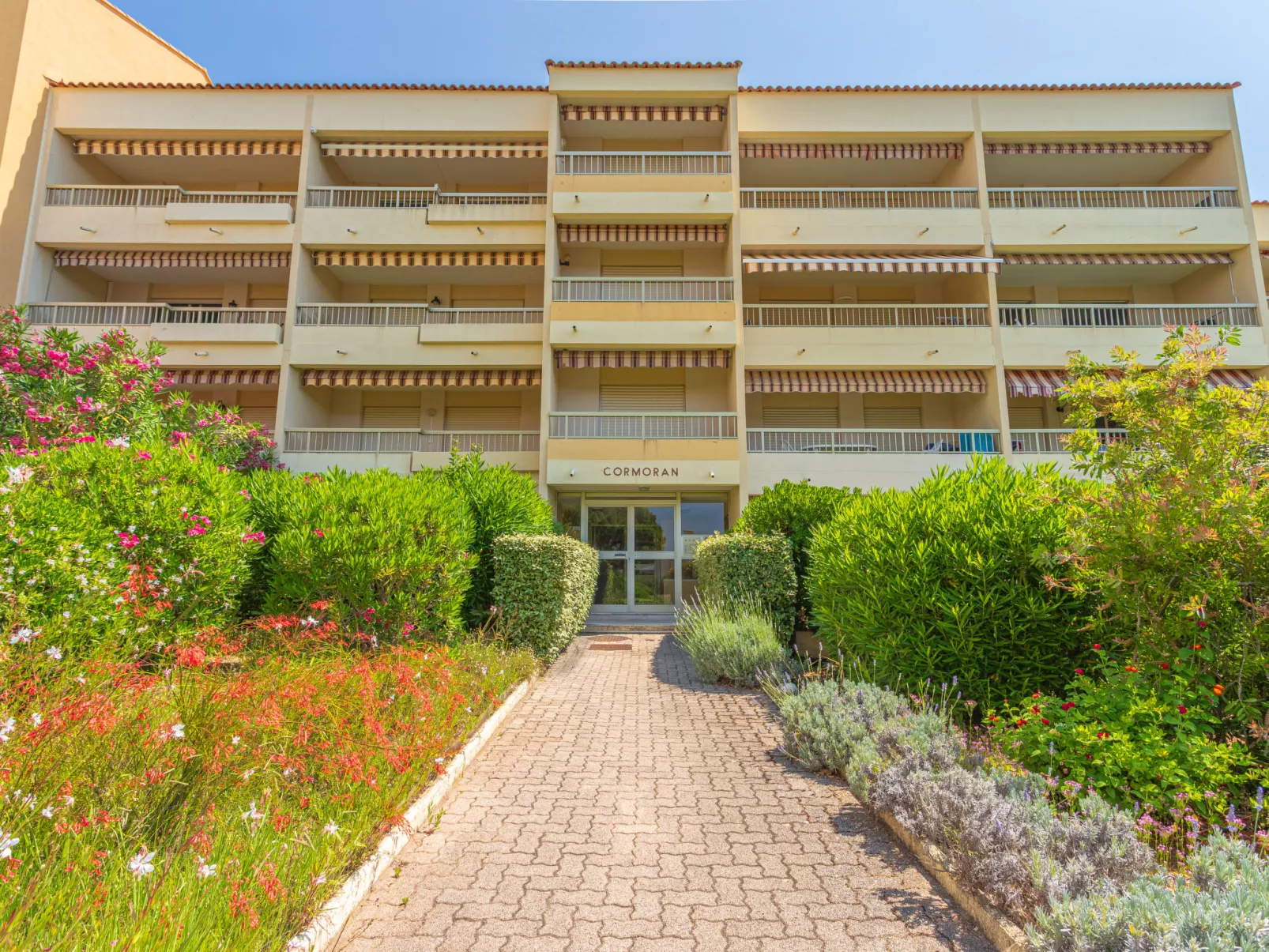 Brise Marine - Outside