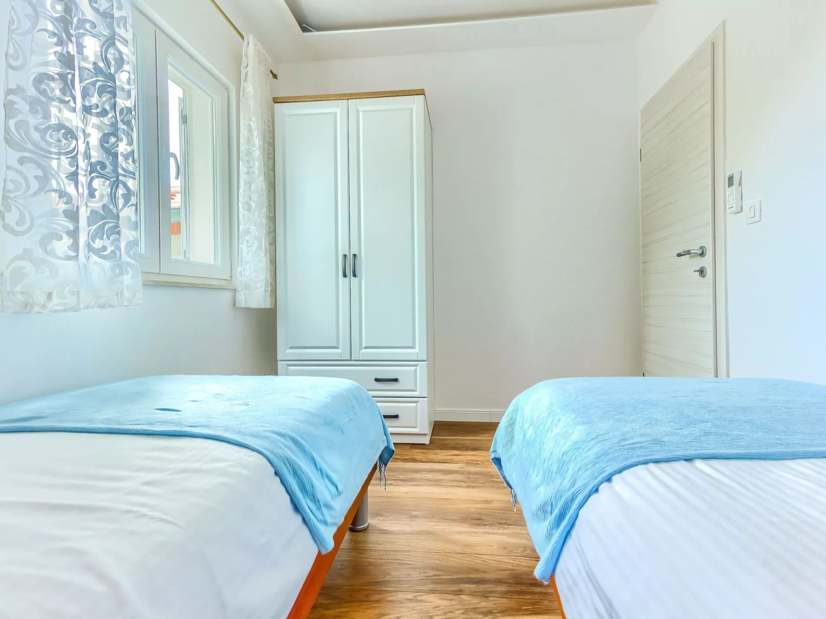 Mit Terrasse, Pool und Strandzugang - Image-tags.info