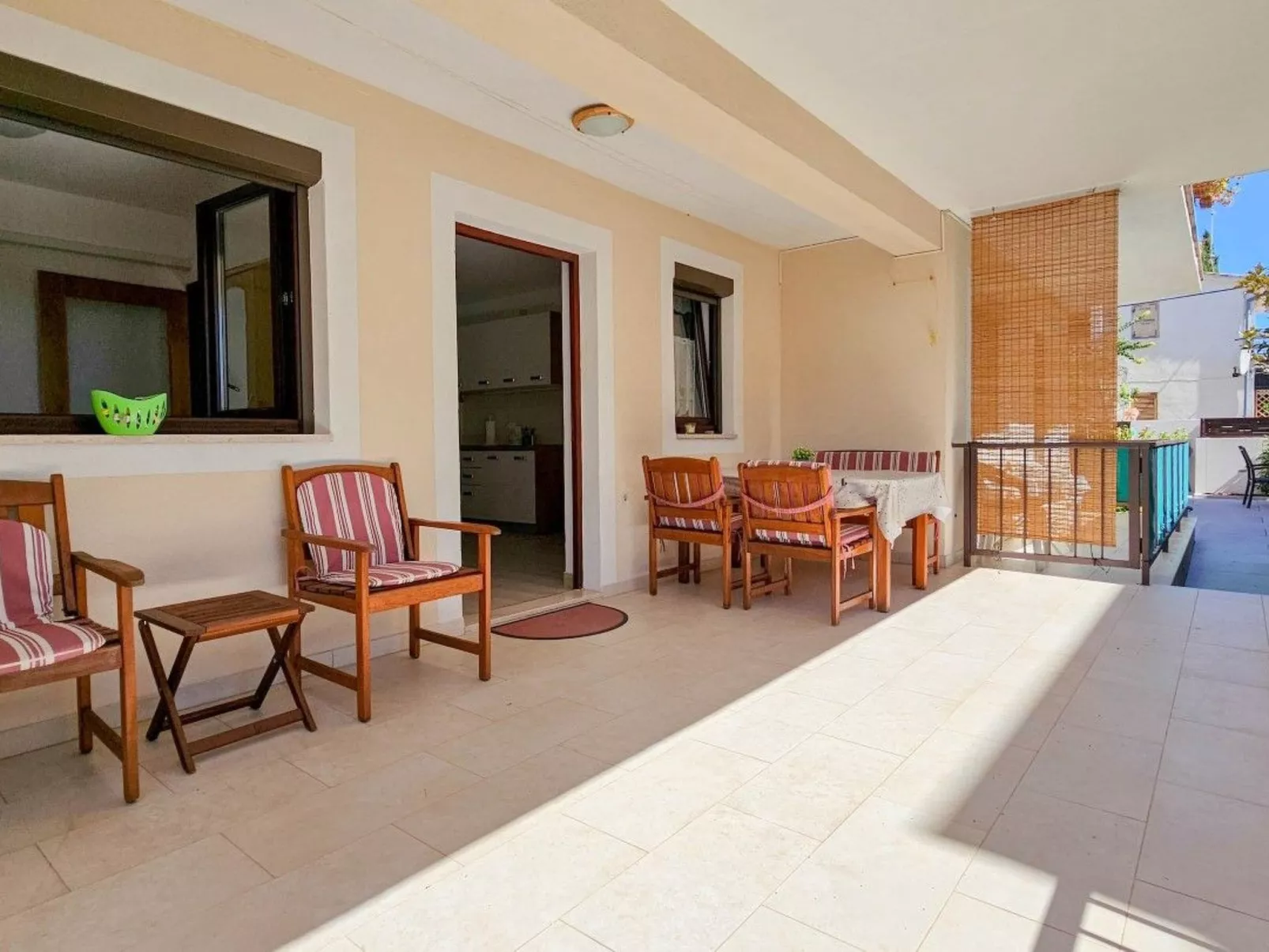 "Maja 3" mit Terrasse - Dedans