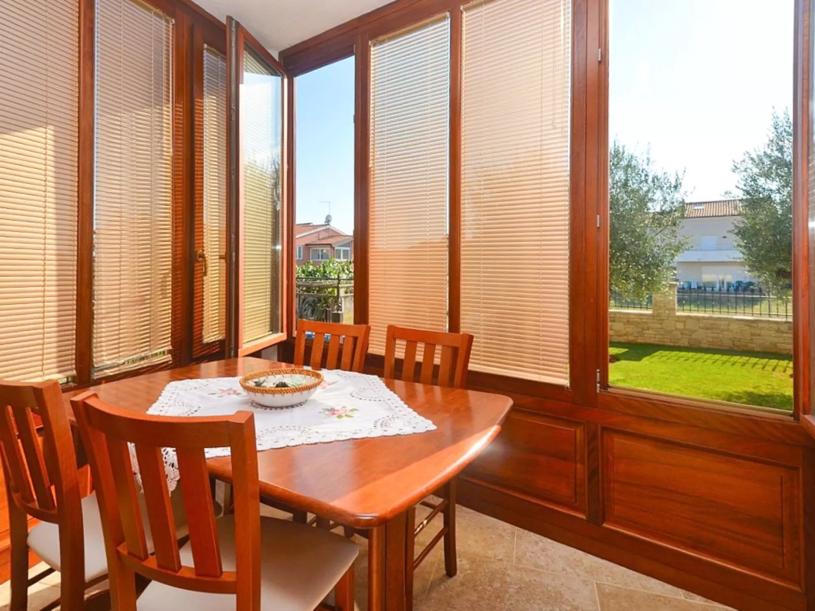 Für 4 Personen ca. 50 m&sup2; in Bužinija, Adriaküste Kroatien (Westküste von I - Drinnen