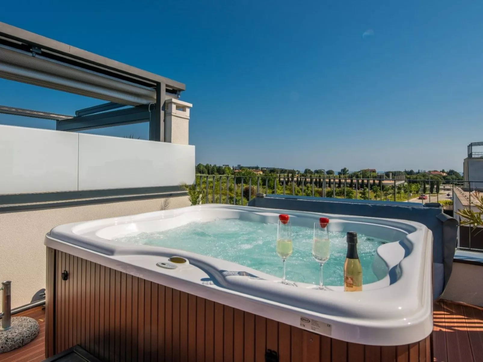 Für 6 Personen ca. 130 m&sup2; in Novigrad, Adriaküste Kroatien (Westküste von - Dehors