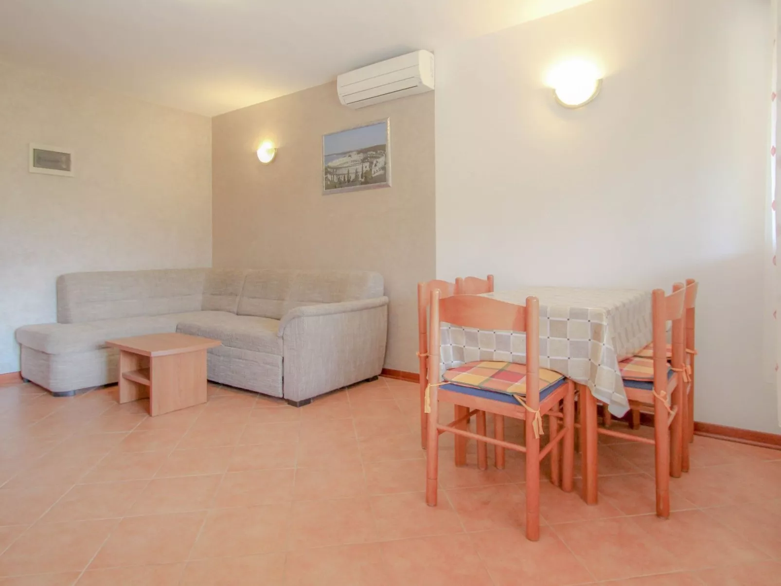 Wohnung "Timea 4" mit Terrasse - Dedans