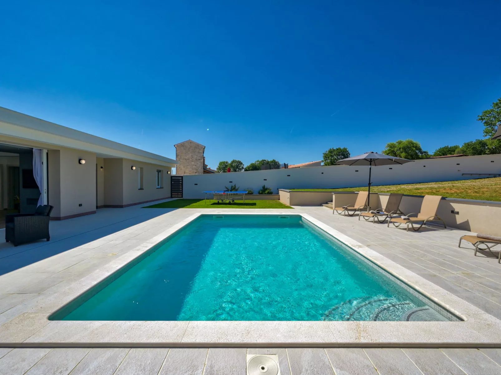 Montevernal - Draußen