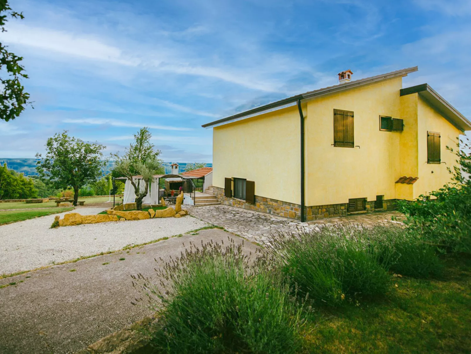 Margherita - Outside