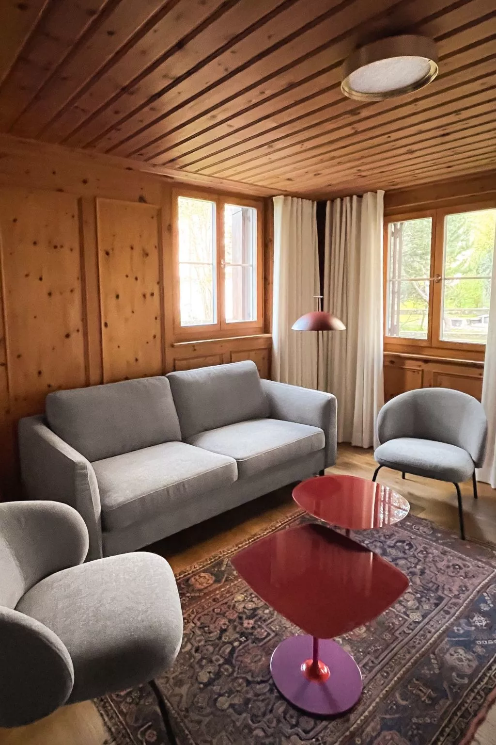 Curtin Duas - Drinnen