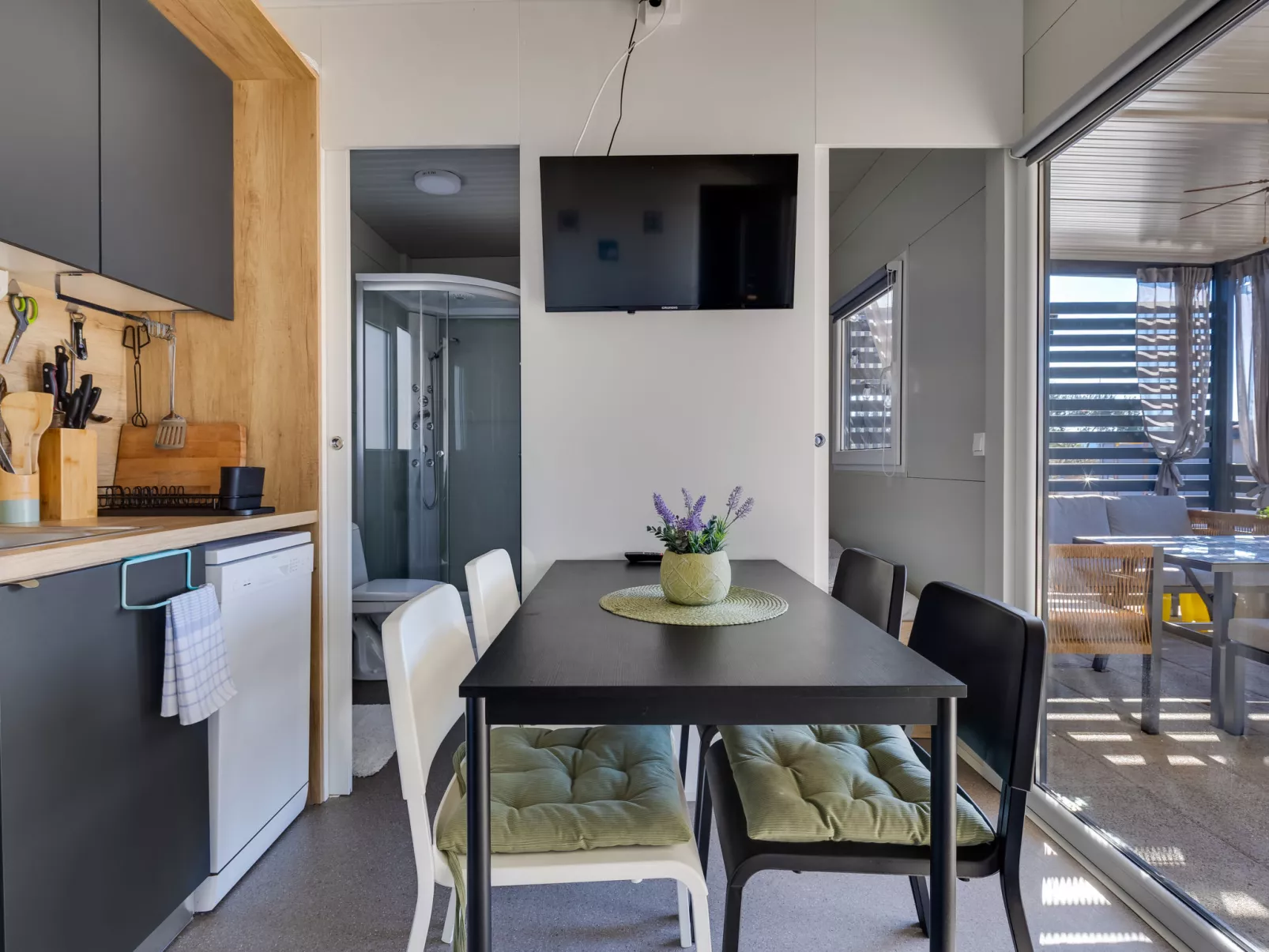 Maslina Delux - Drinnen