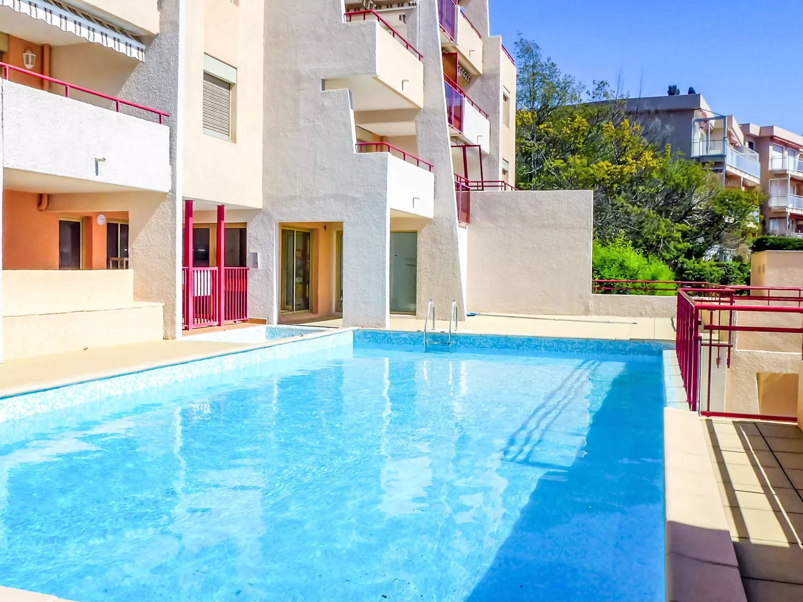 Les Mandariniers - Draußen