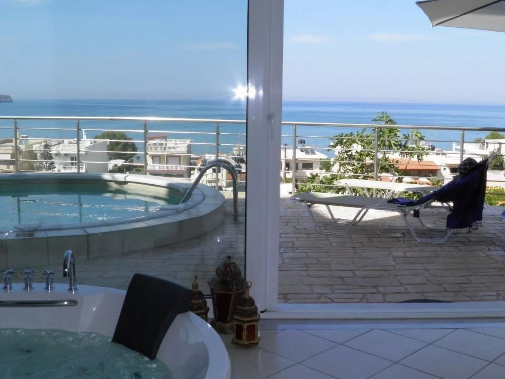 Sehr geräumiges Apartment mit eigenem Pool und Whirlpool - Drinnen