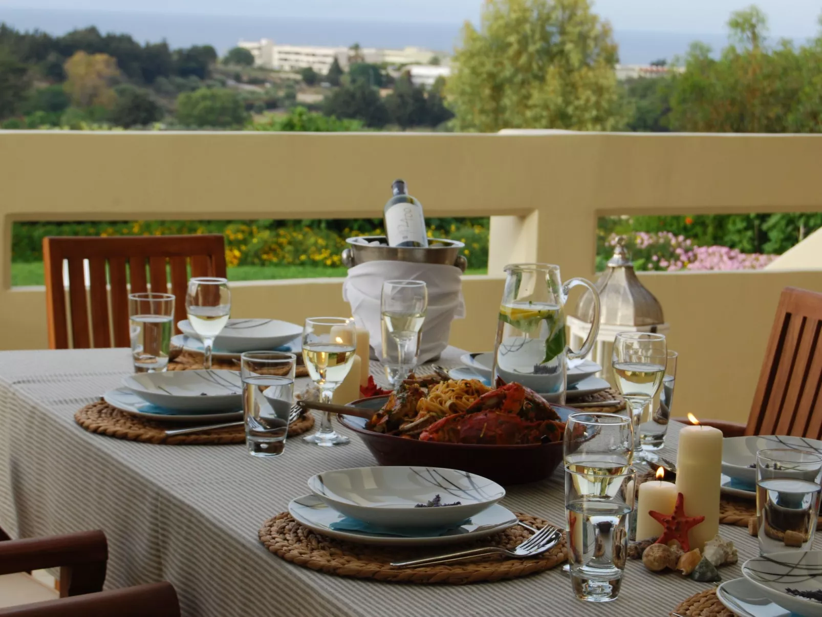 Luxuriöse, geräumige, private Villa mit sechs Schlafzimmern - Outside