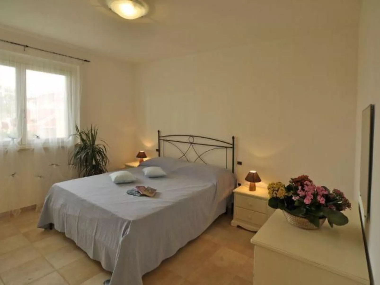 Geräumige Alloggion mit eigener Terrasse, AC - Image-tags.info