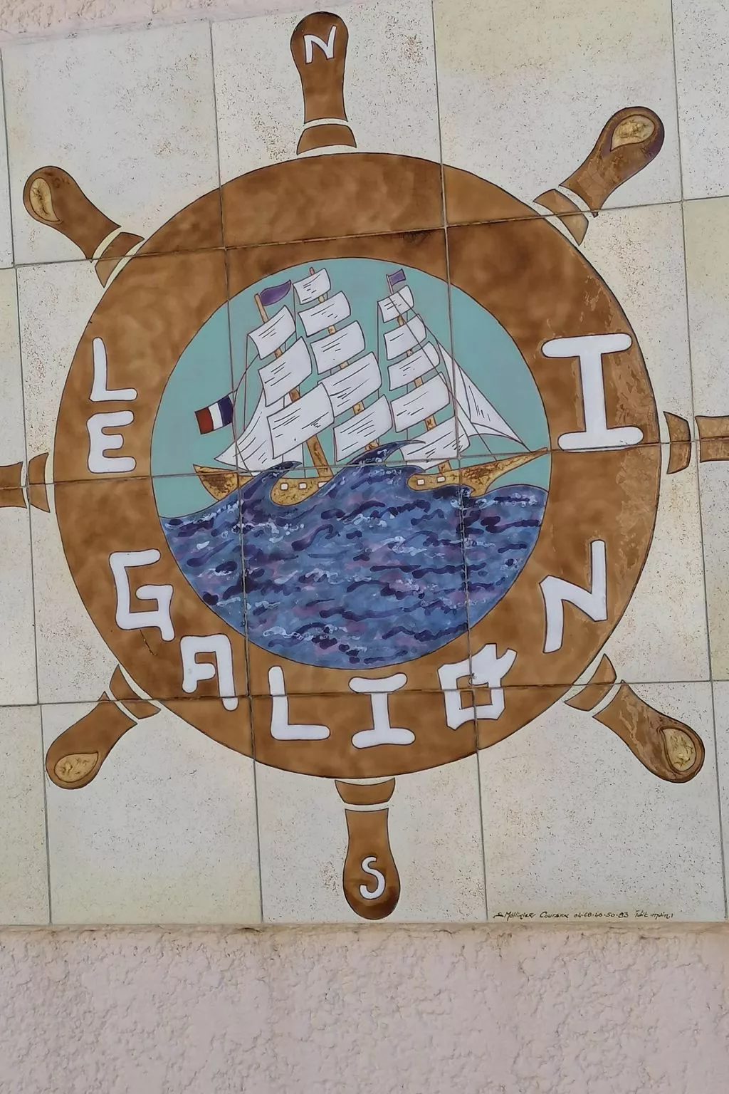 Maison Bleu - Outside