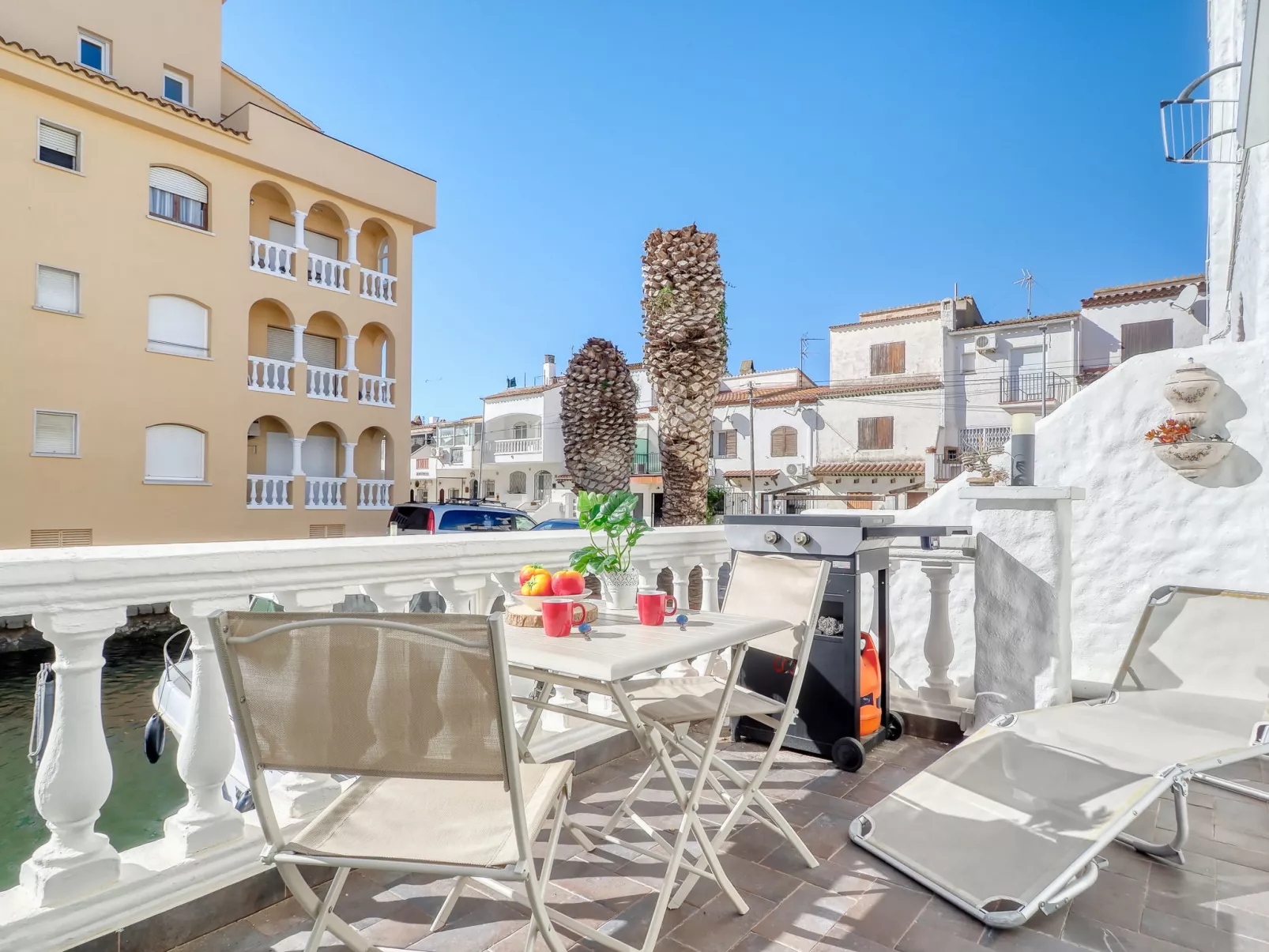 Port Empuries 31-33 - Draußen