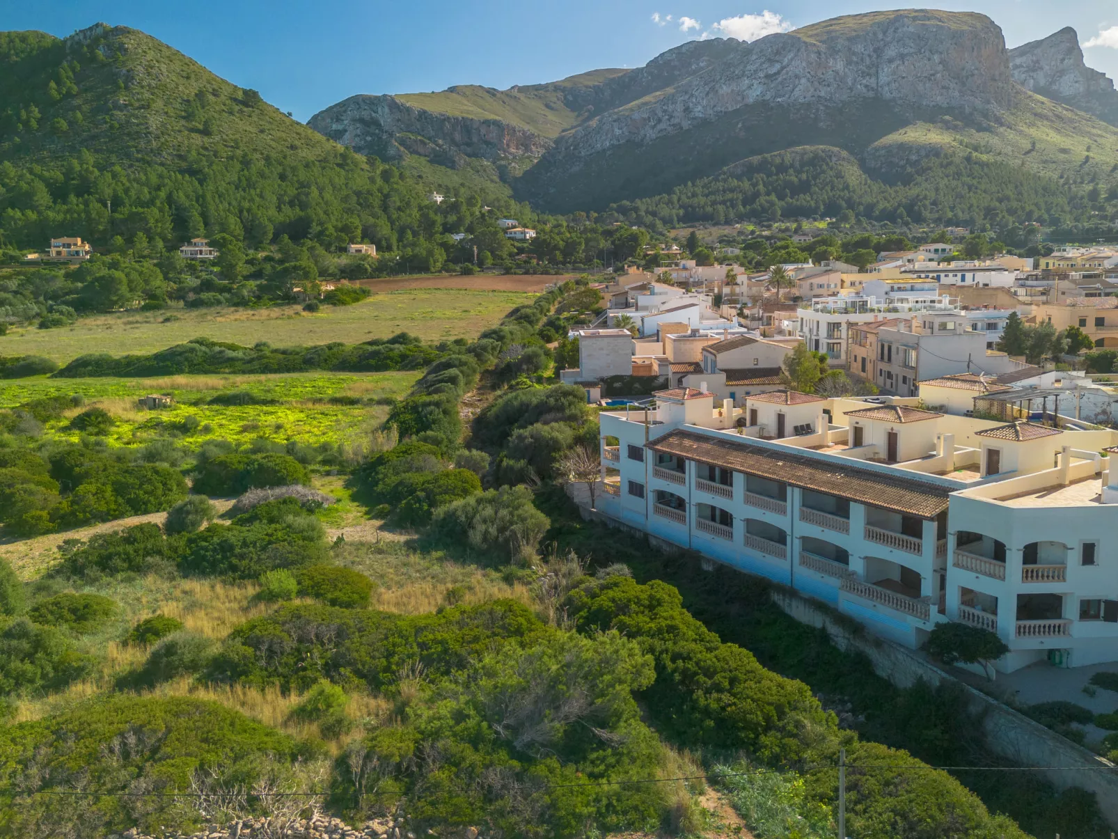 Vista Mar i Muntanya - Outside