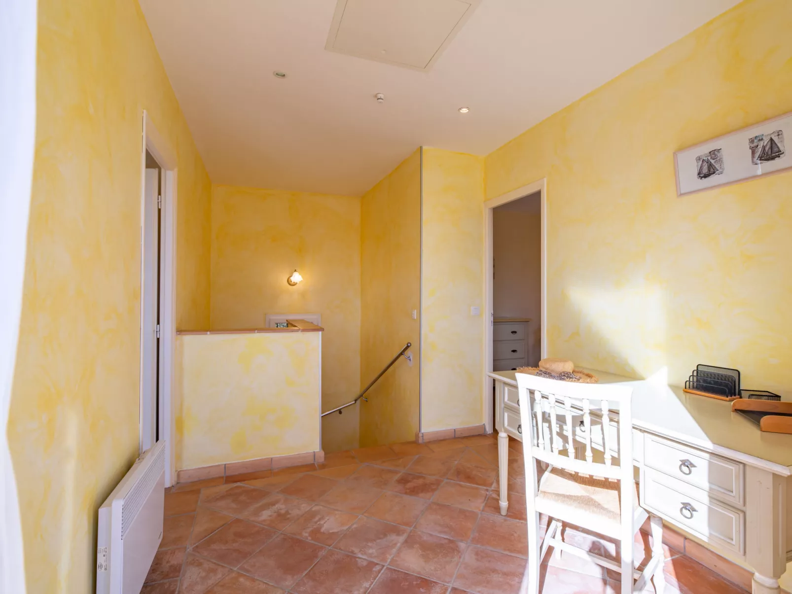 La Figuière - Inside