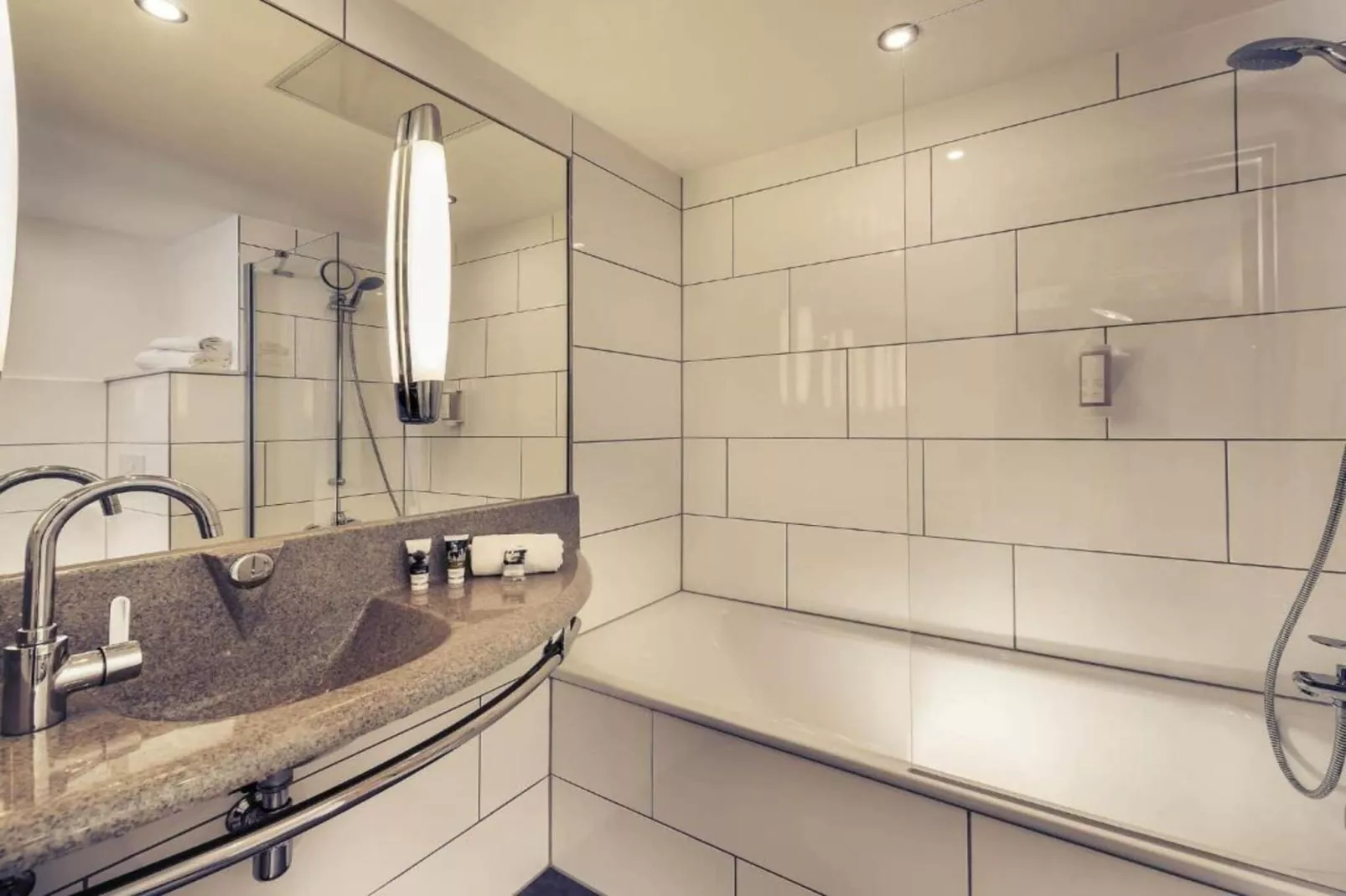 SUPERIOR DOUBLE ROOM - Bathroom