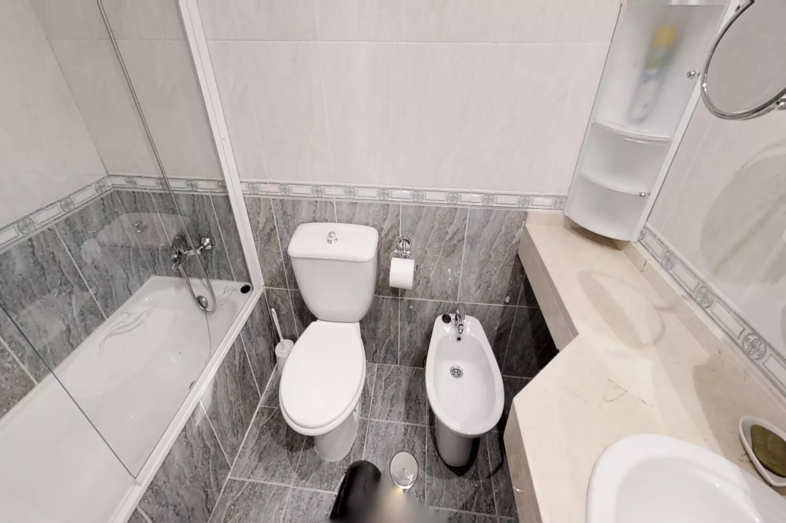 Beachside Family Apartment with Direct Pool Access - Bathroom