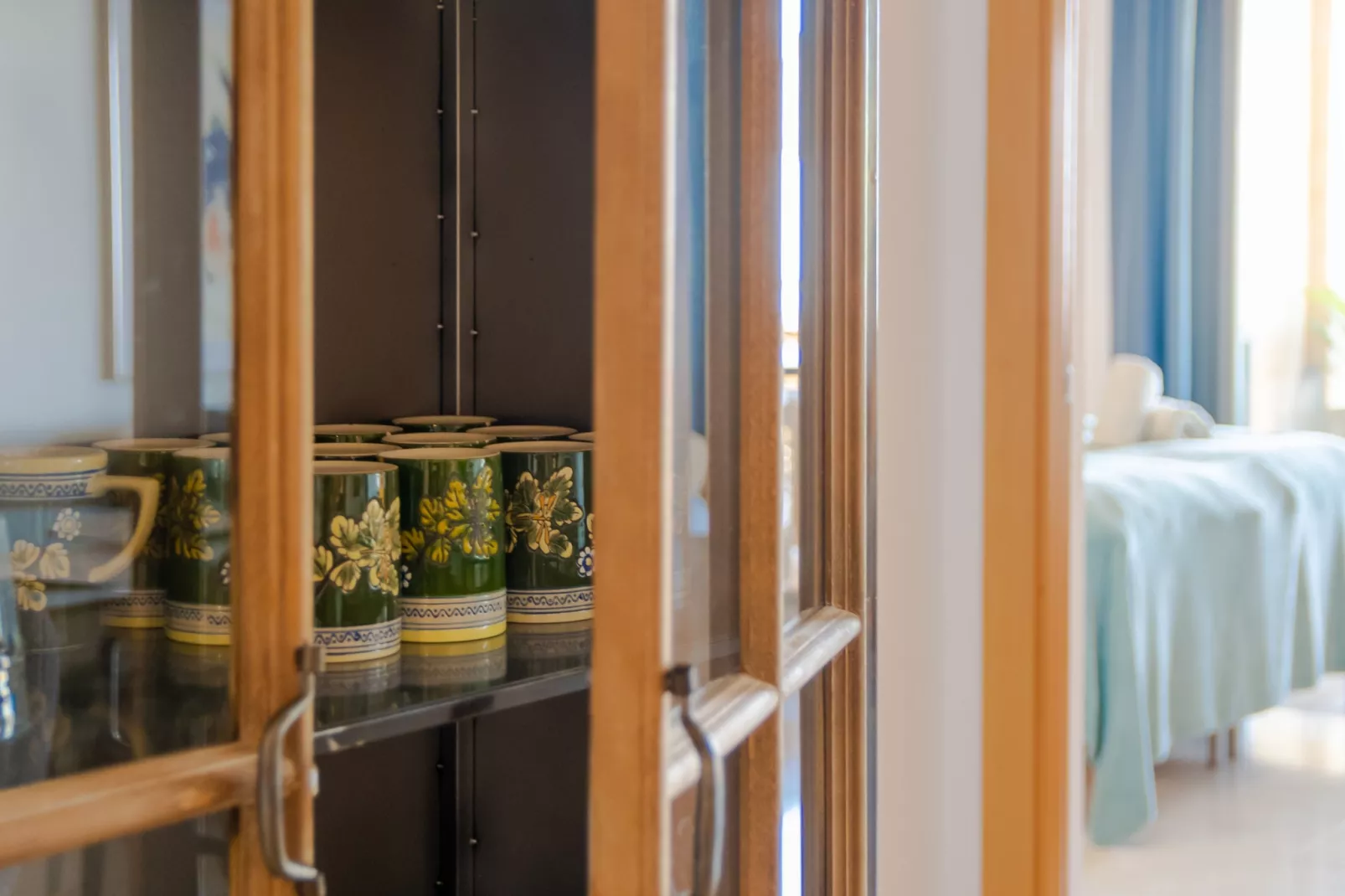 3-Bedroom Apartment with Sea & Mountain Views - Schlafzimmer