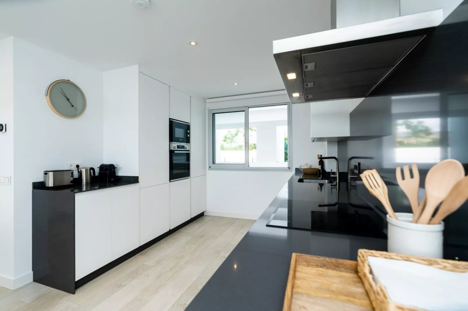 Elegant 2-Bedroom Apartment | Alcazaba Lagoon 1112 - Küche