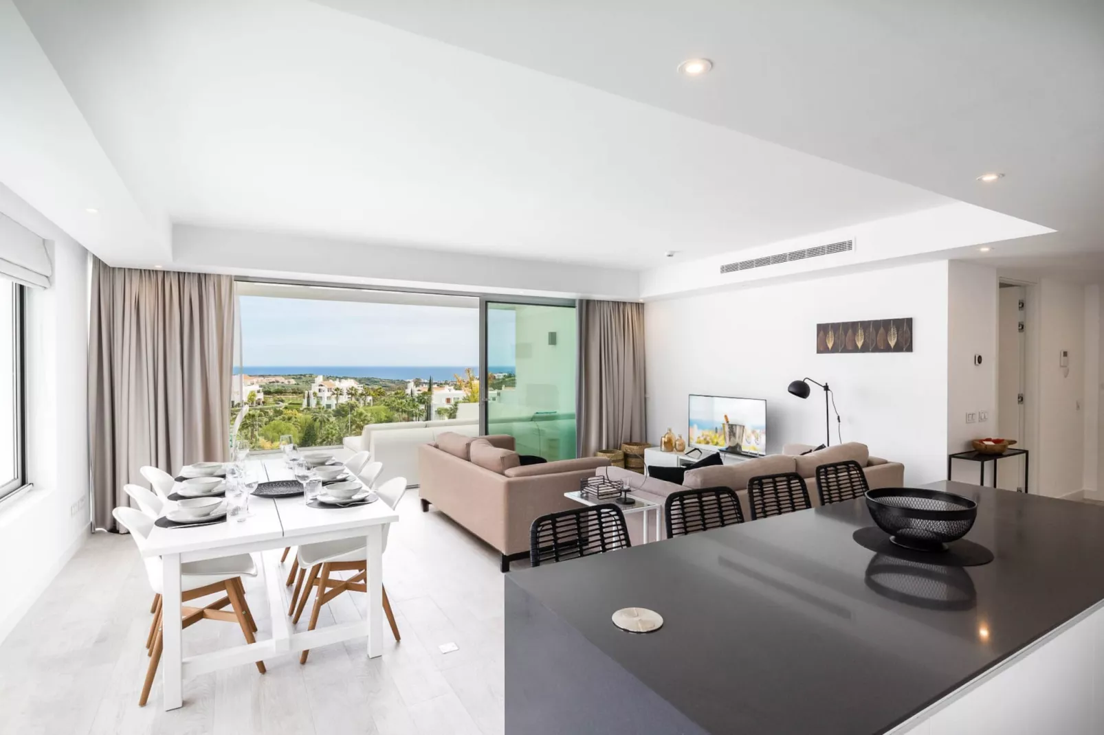 Stylish 3-Bed Apartment | Alcazaba Lagoon 1514 - Salon