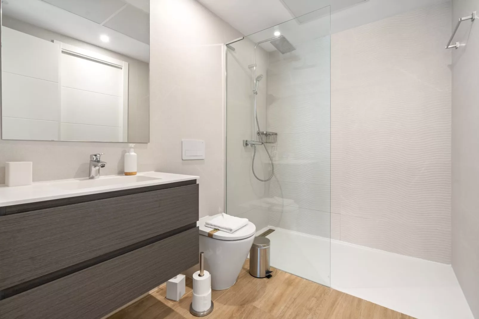 Chic 3-Bed Apartment ALCAZABA LAGOON (2107) - Salle de bain