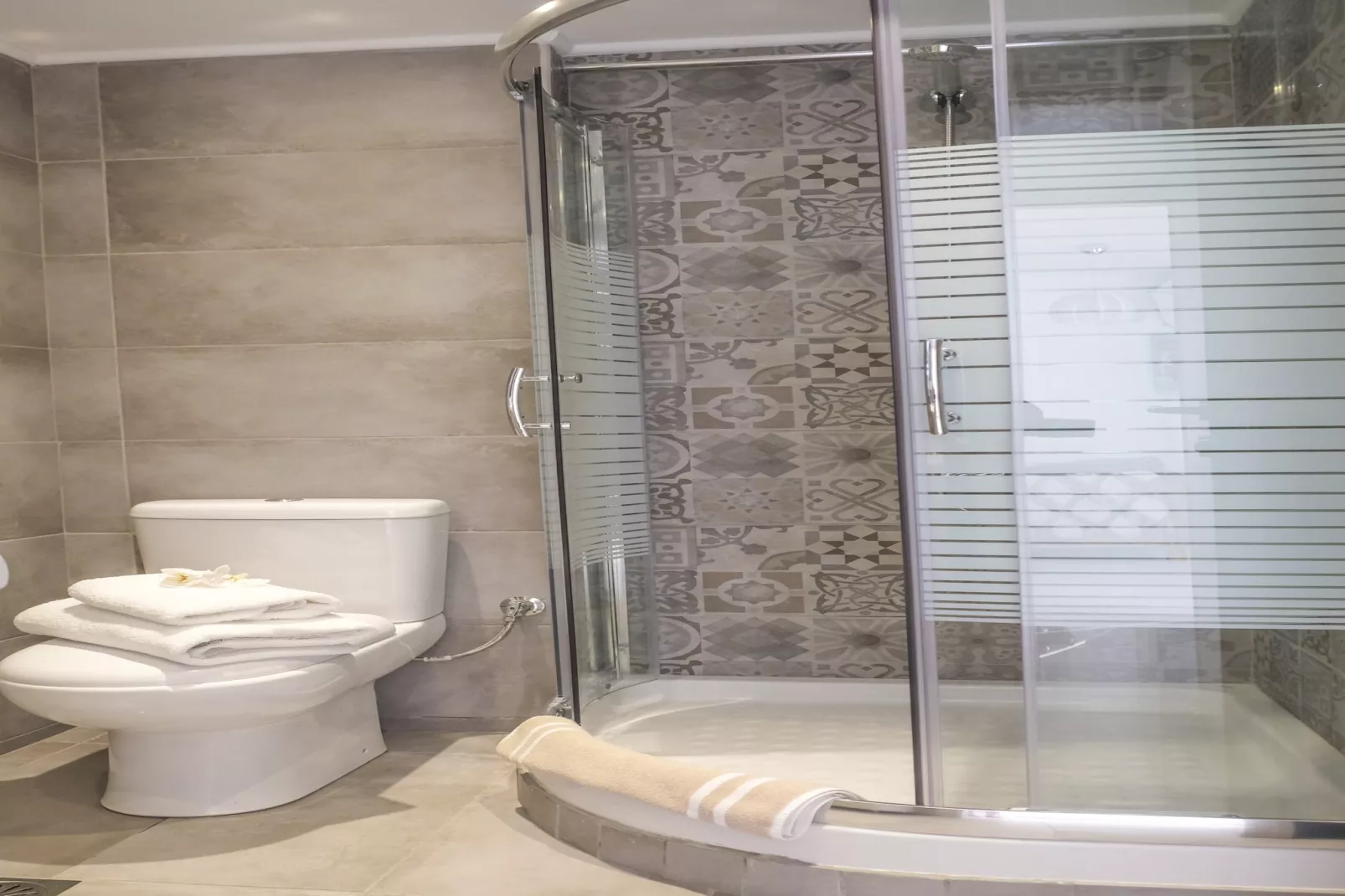 Holiday residence Acrotel Athena Villas, Elia Beach-Maisonette - Badezimmer