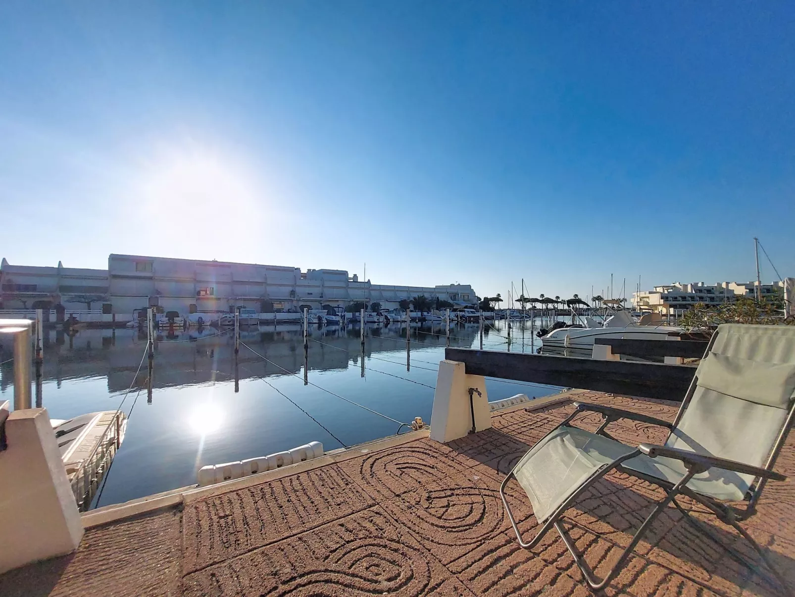 Le Nirvana - Outside