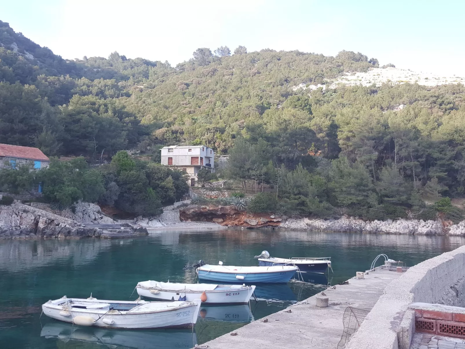 Weißes Haus Robinson mit BBQ und Terrasse - Image-tags.info