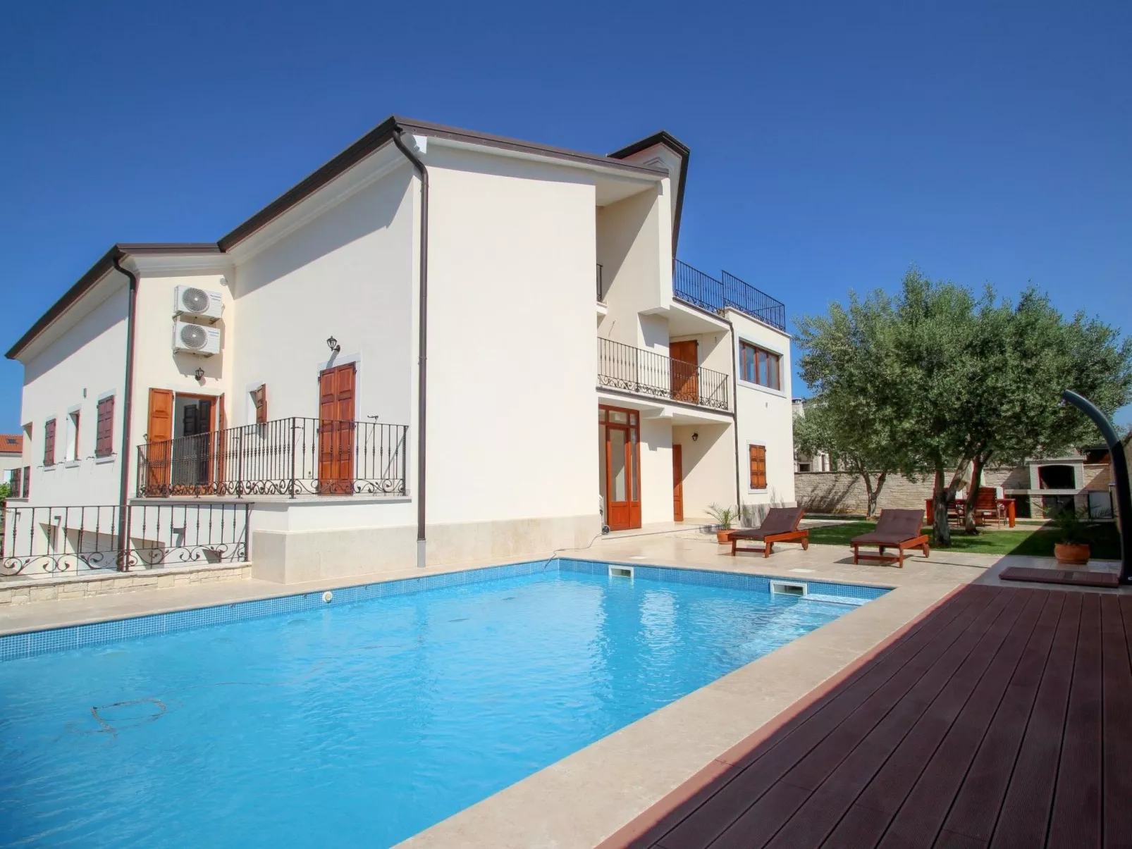 Für 4 Personen ca. 50 m&sup2; in Bužinija, Adriaküste Kroatien (Westküste von I - Draußen