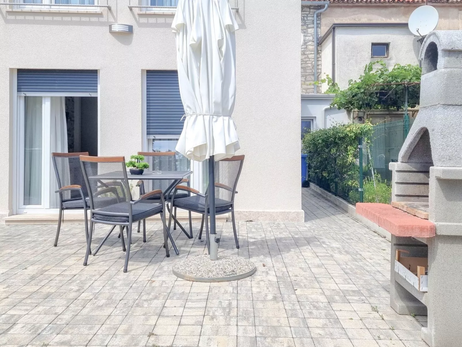 Für 4 Personen ca. 40 m&sup2; in Novigrad, Adriaküste Kroatien (Westküste von I - Draußen