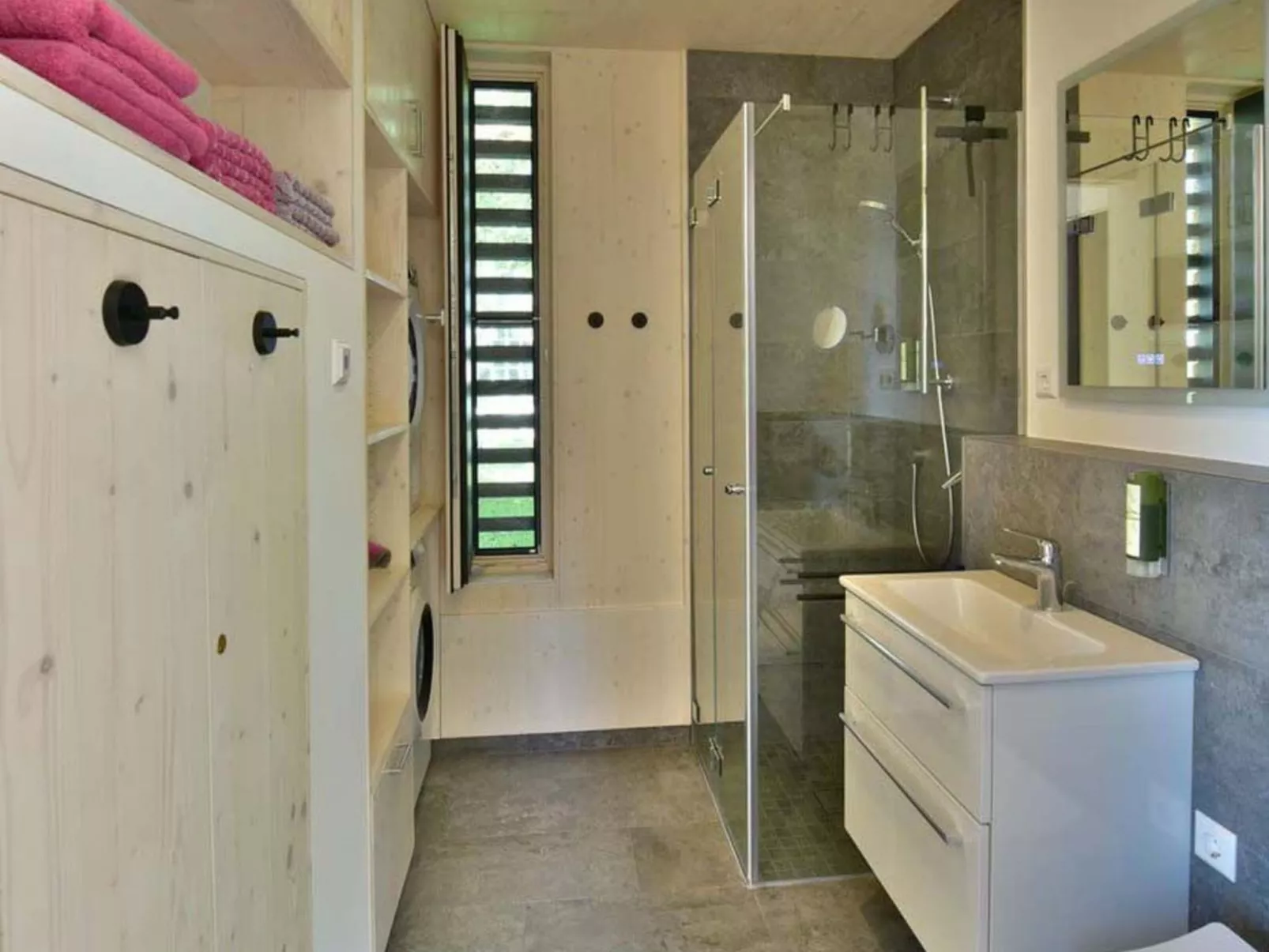 Tinyhaus Adam - Drinnen