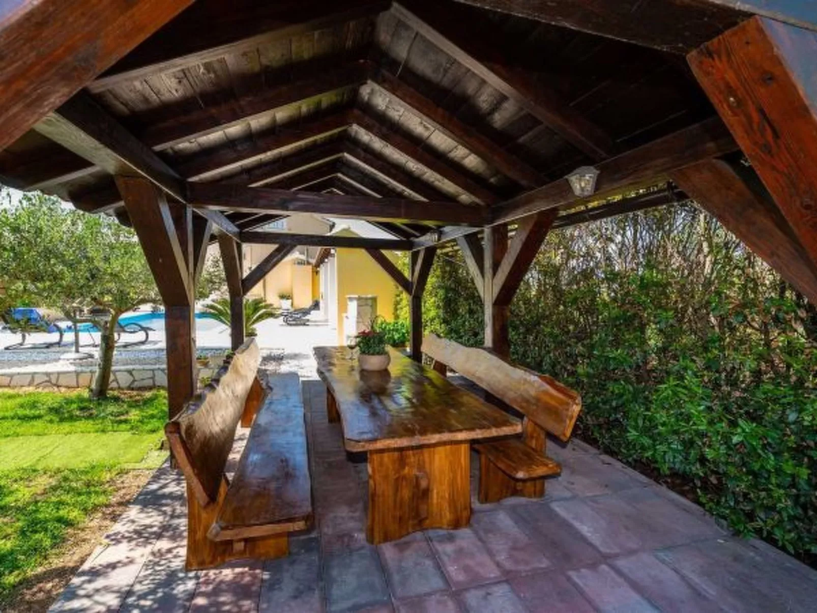 Apartment house Simoni with pool - Image-tags.info