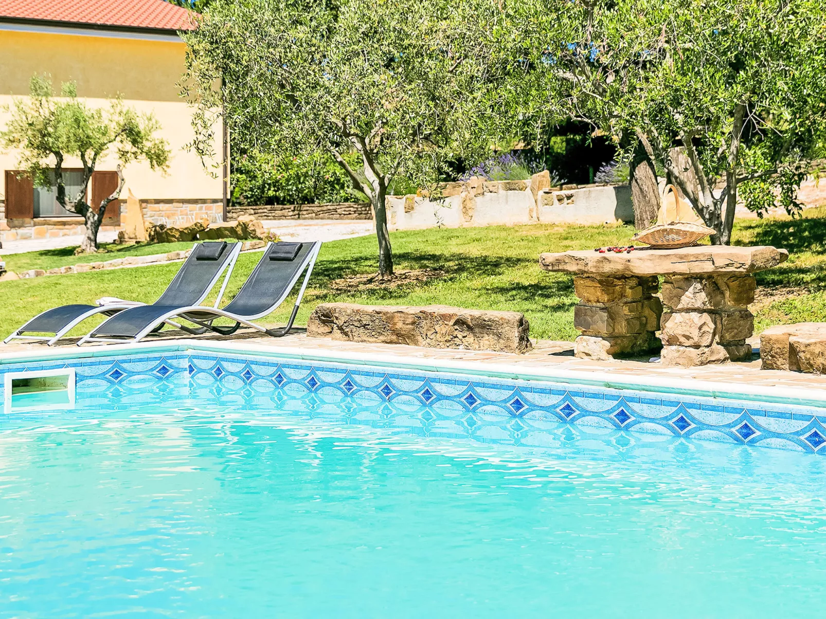 Margherita - Outside