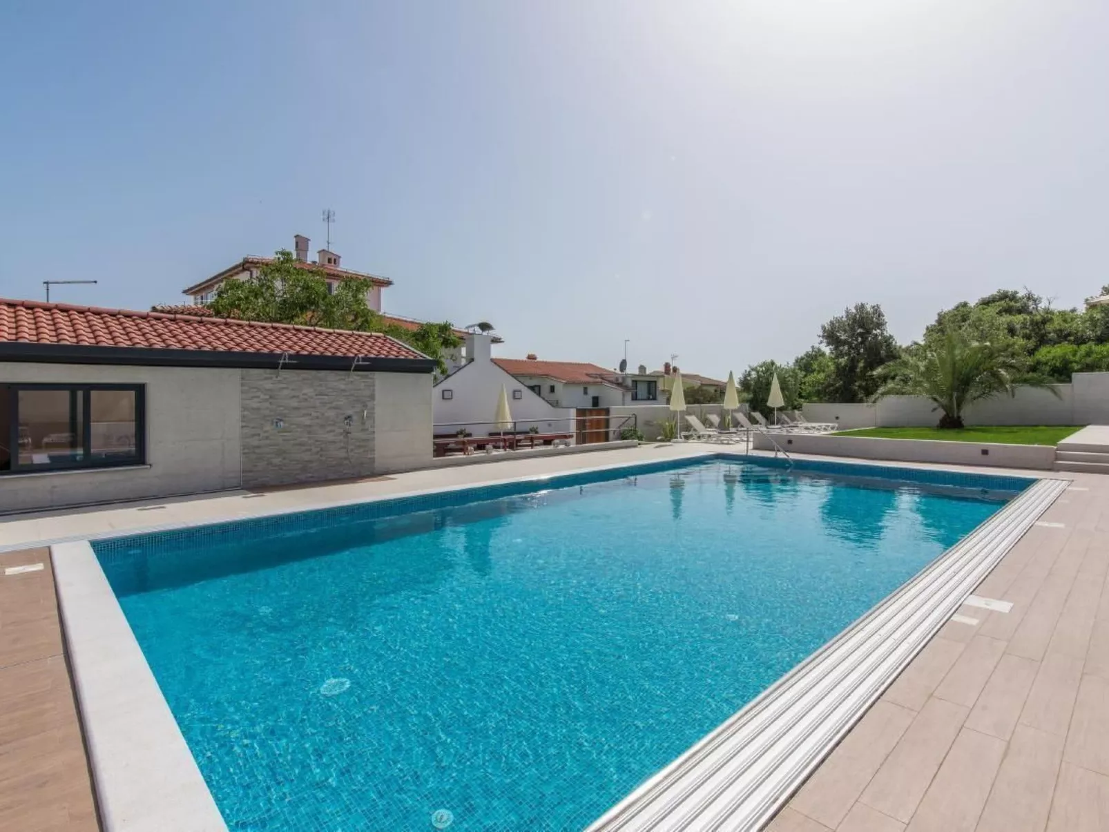 Wohnung mit gemeinschaftlichem Pool und Grill - Image-tags.info