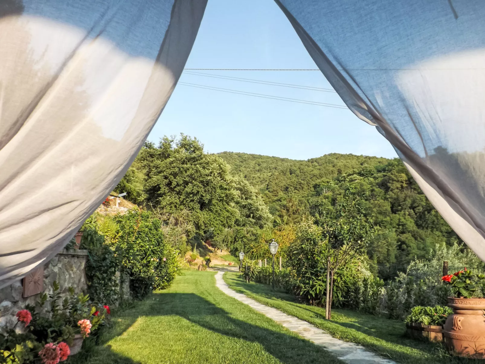 Il canto dei merli - Outside