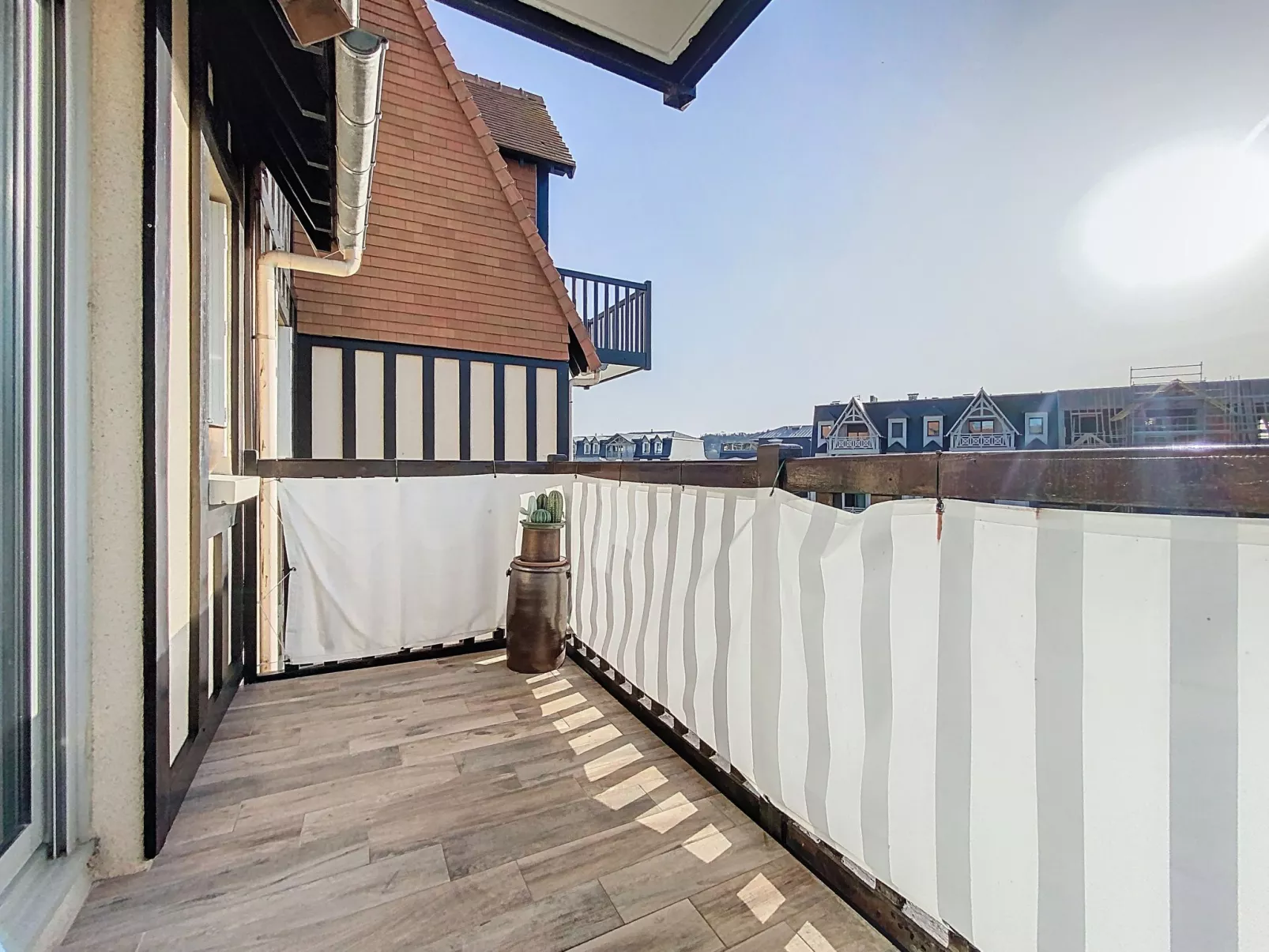 Le Jumping - Outside