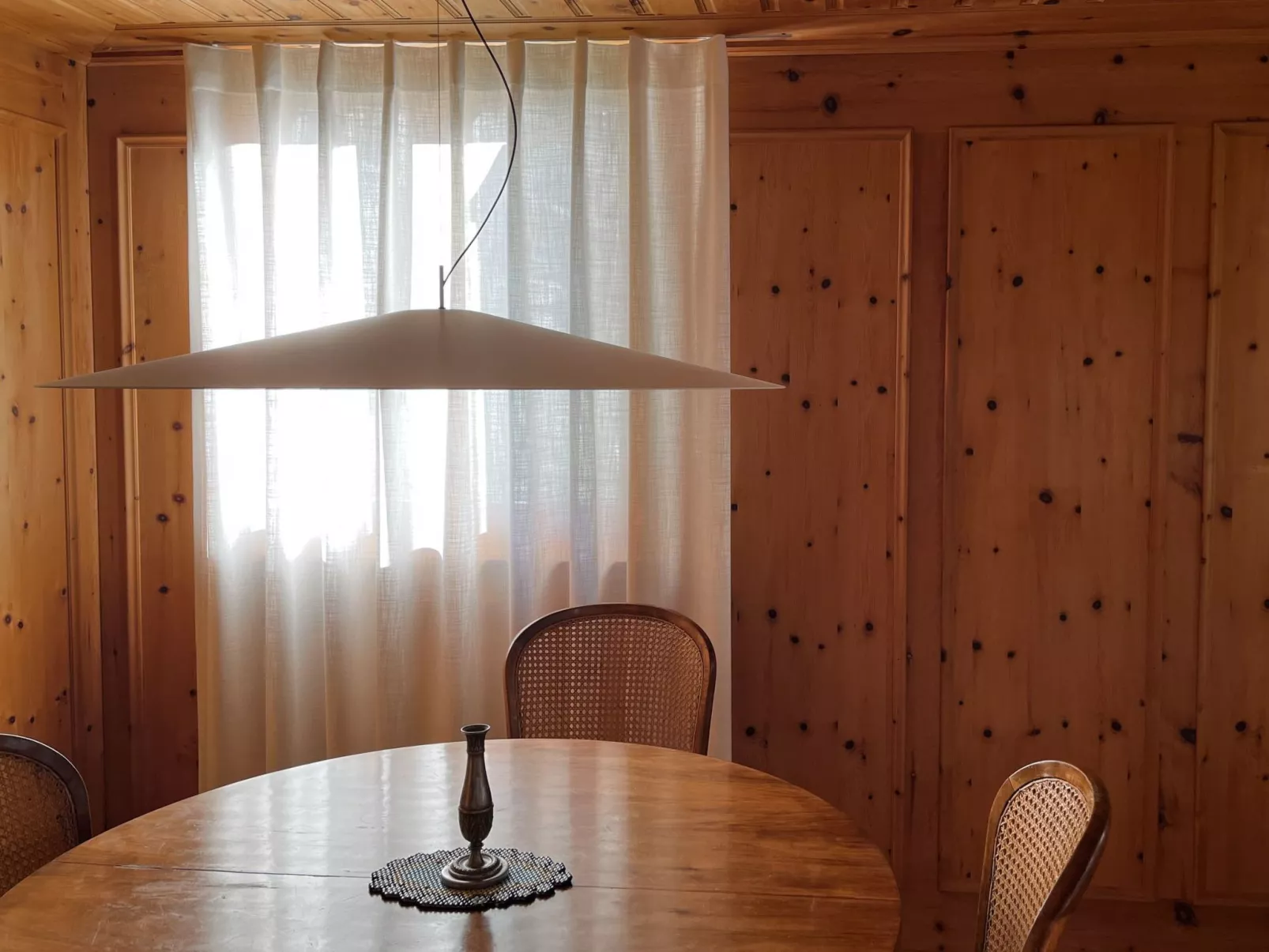 Curtin Duas - Drinnen